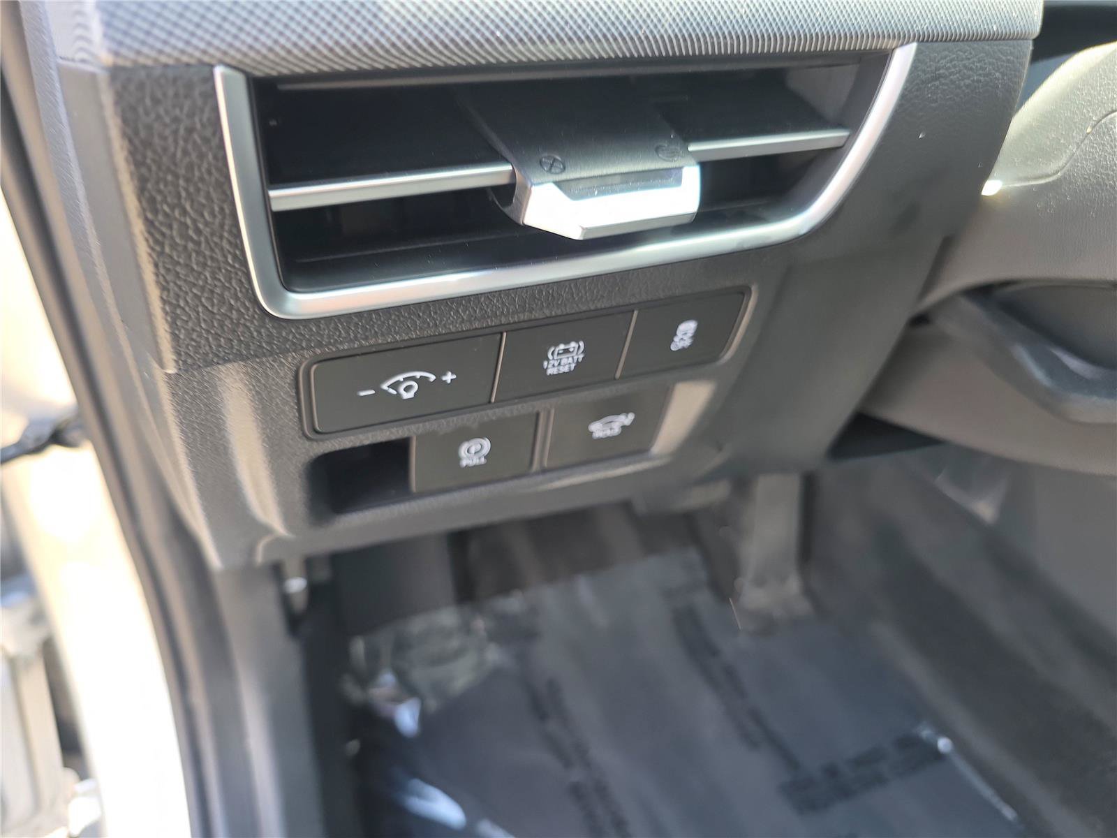 Certified 2025 Hyundai Sonata Limited FWD image 21