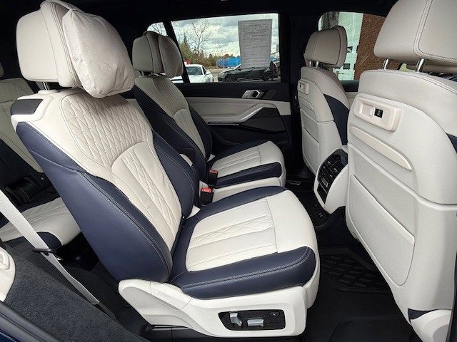 Used 2022 BMW X7 M50i image 19