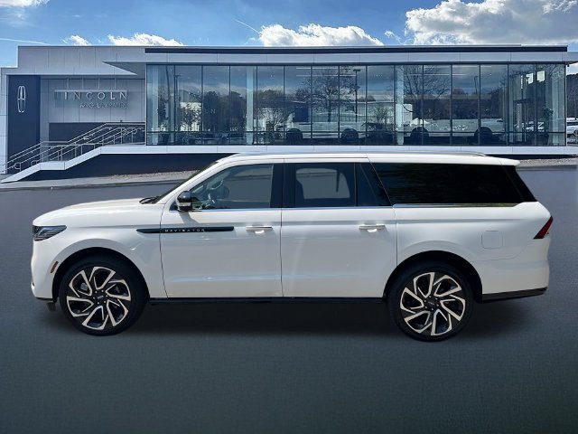 New 2027 Lincoln Navigator L Black Label AWD/4WD image 4