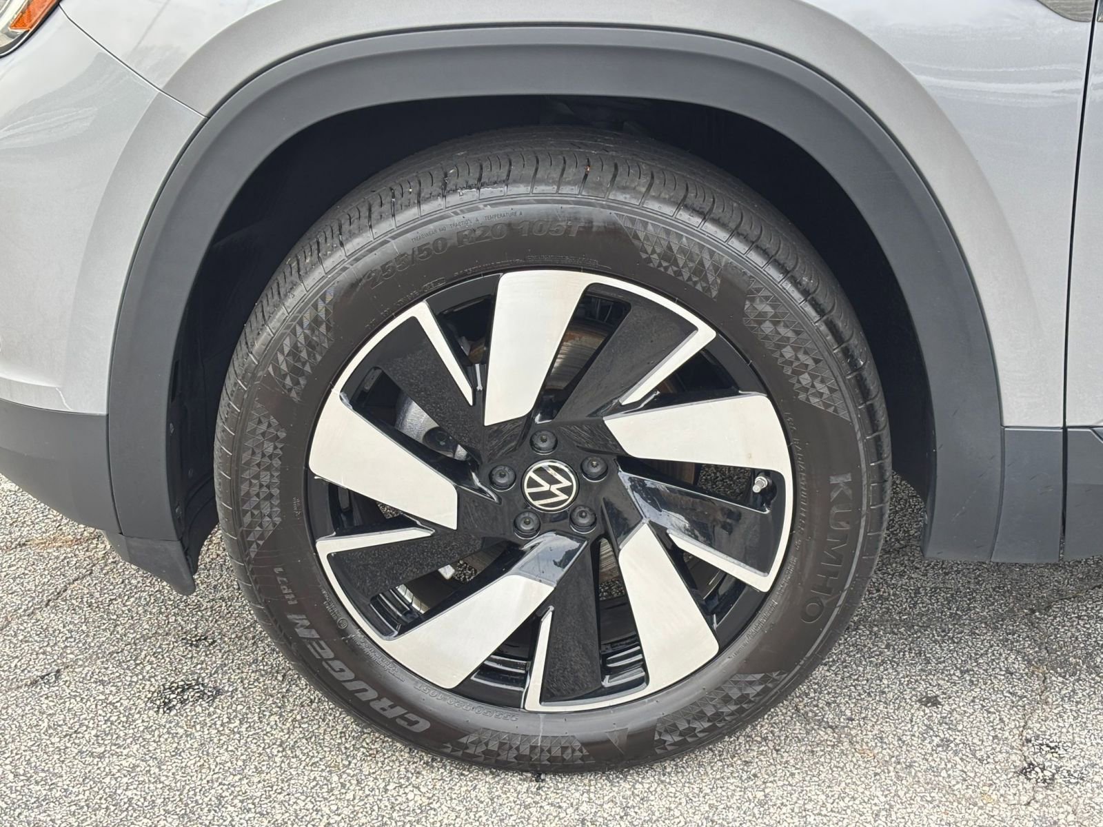 Used 2025 Volkswagen Atlas Cross Sport SE image 30