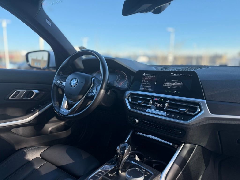 Used 2019 BMW 330i Sedan w/ Premium Package image 21