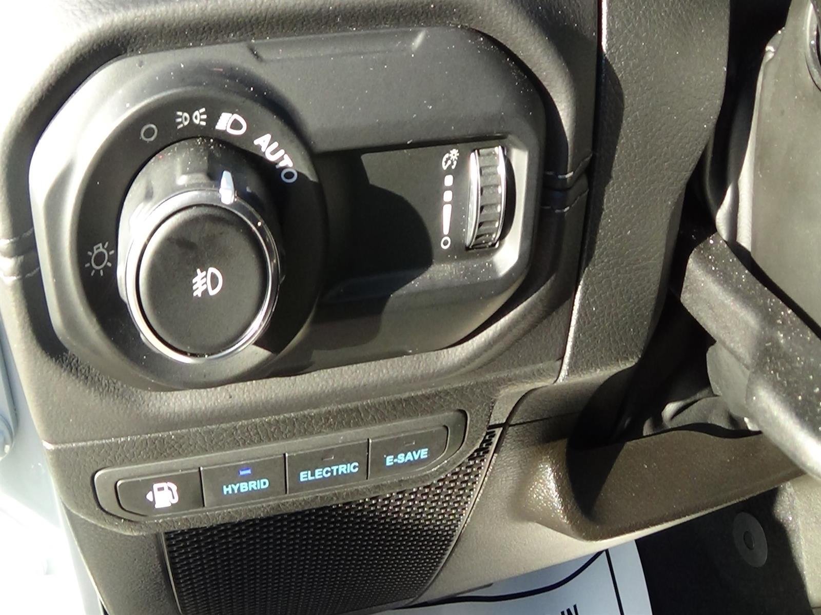 Used 2024 Jeep Wrangler Unlimited w/ Convenience Group AWD/4WD image 17