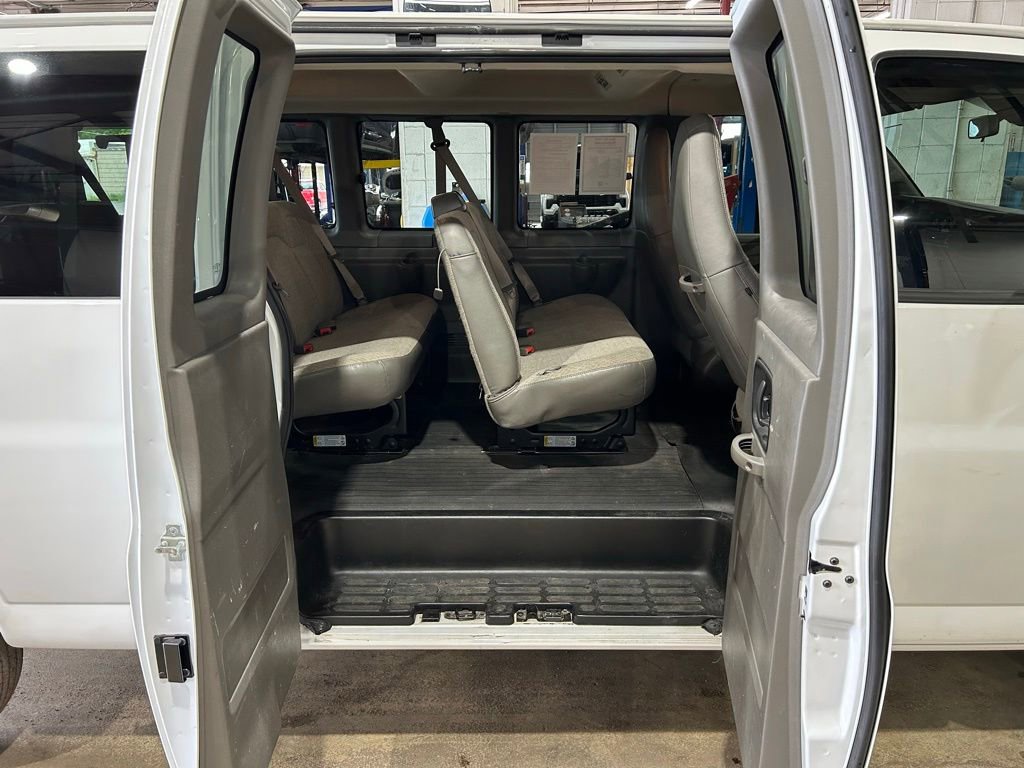 Used 2021 Chevrolet Express 3500 LS w/ Chrome Appearance Package RWD image 33