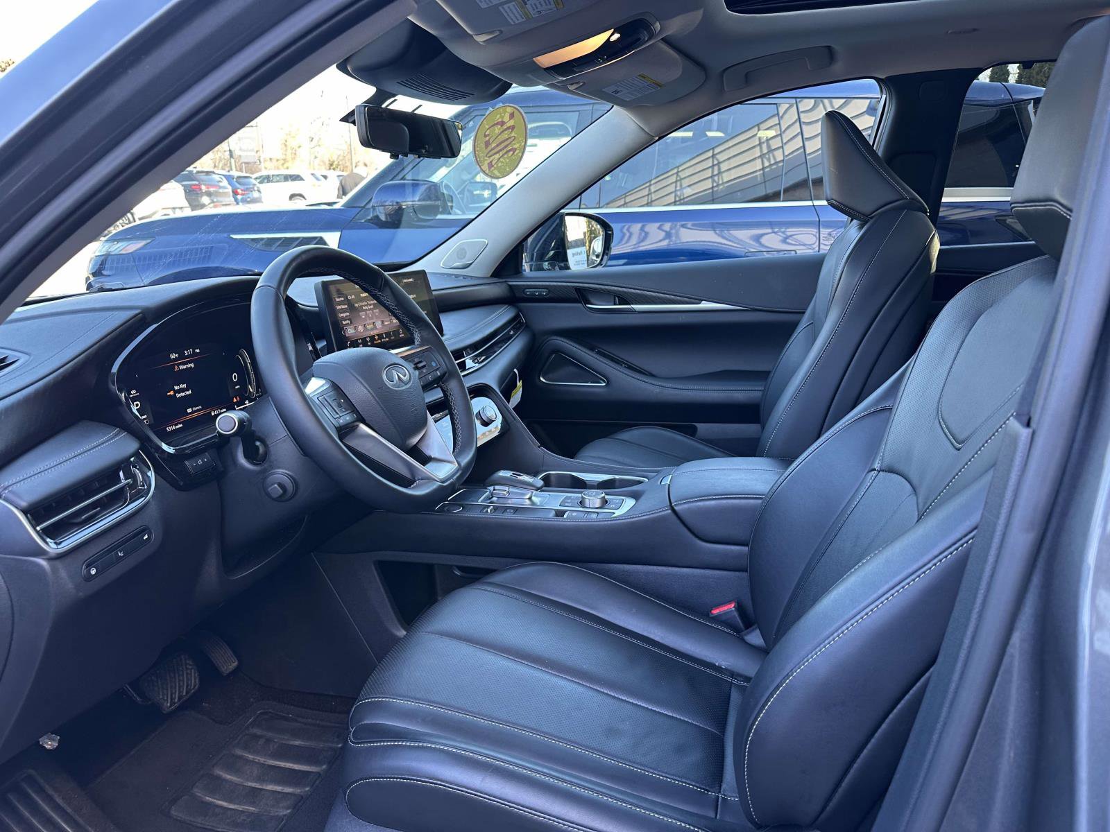 Used 2025 INFINITI QX60 Sensory w/ Vision Package image 17