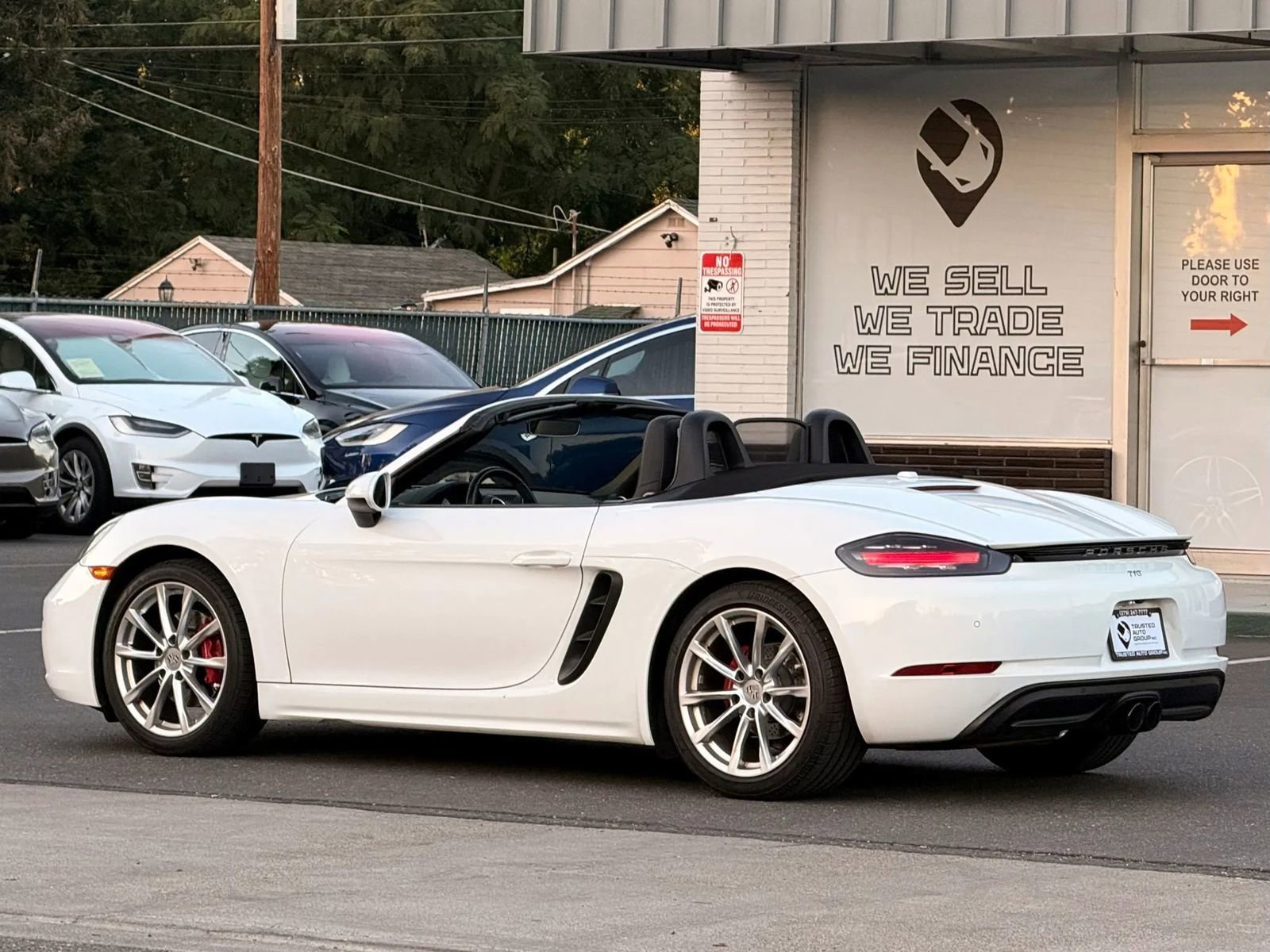 Used 2017 Porsche 718 Boxster RWD image 9