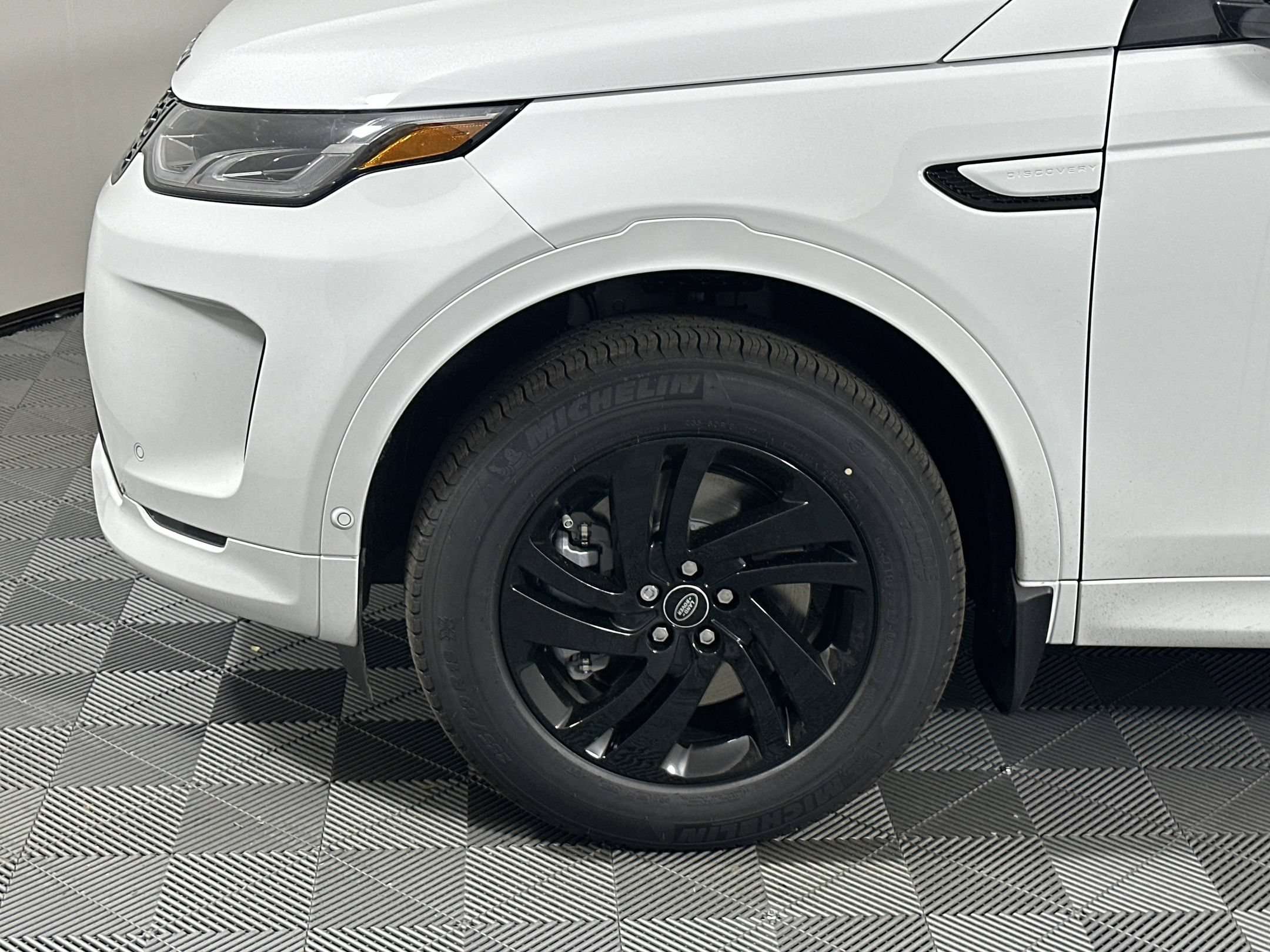 Used 2025 Land Rover Discovery Sport S AWD/4WD image 9