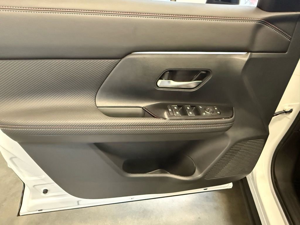 Used 2025 Nissan Kicks SR FWD image 21