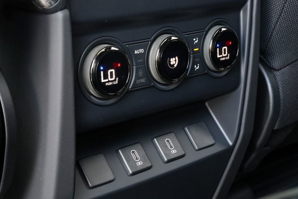 New 2026 Land Rover Defender 110 OCTA AWD/4WD image 24