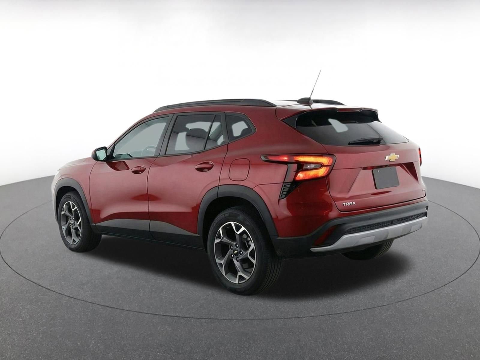 Used 2025 Chevrolet Trax LT FWD image 5