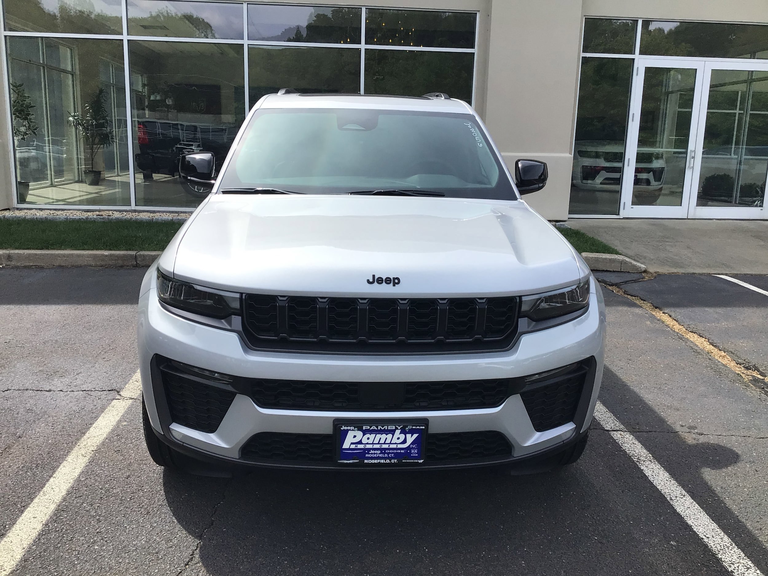New 2026 Jeep Grand Cherokee Limited w/ Limited Altitude Package AWD/4WD image 2