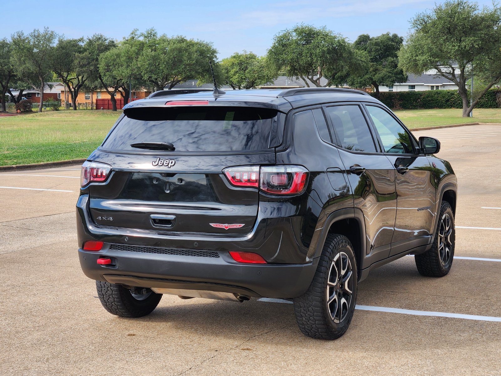 Used 2025 Jeep Compass Trailhawk AWD/4WD image 6