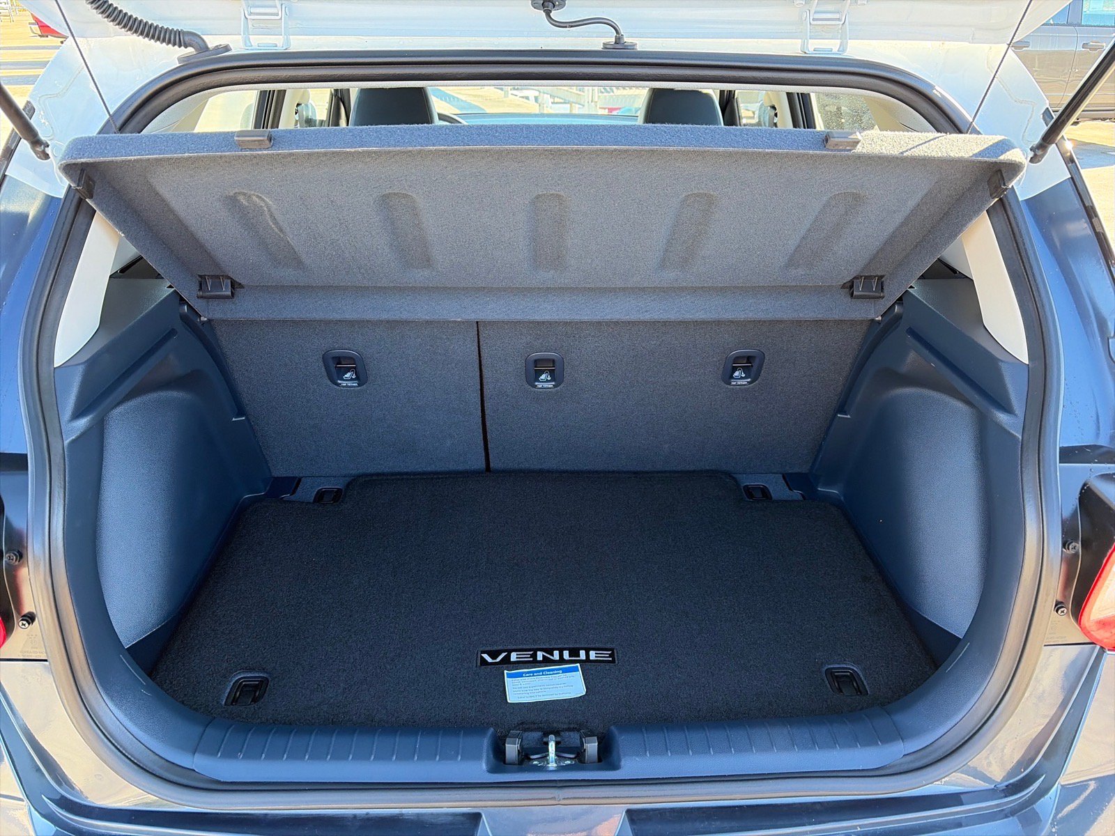 Used 2025 Hyundai Venue Limited FWD image 20