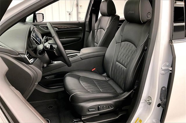 Used 2024 Buick Enclave Avenir image 20