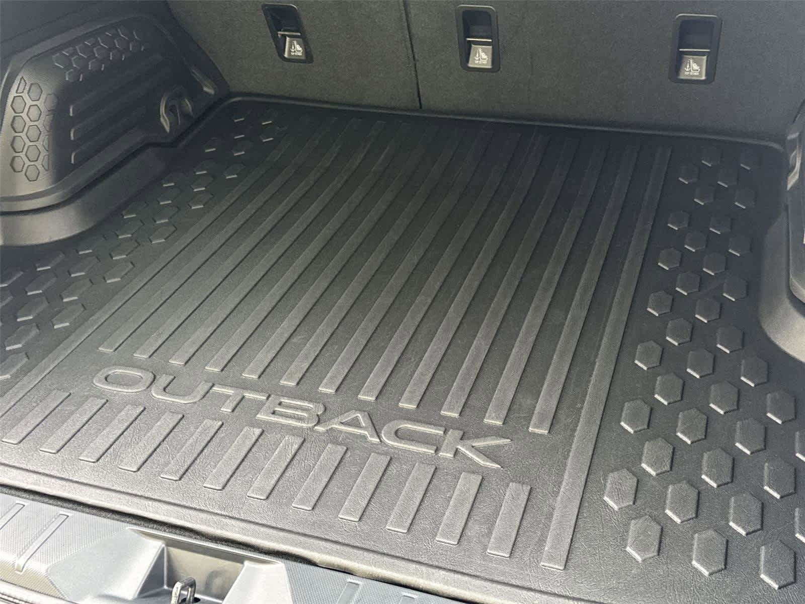 Used 2025 Subaru Outback Onyx Edition image 14