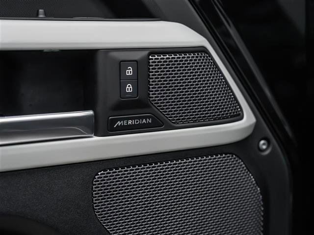 New 2024 Land Rover Defender 110 S image 26