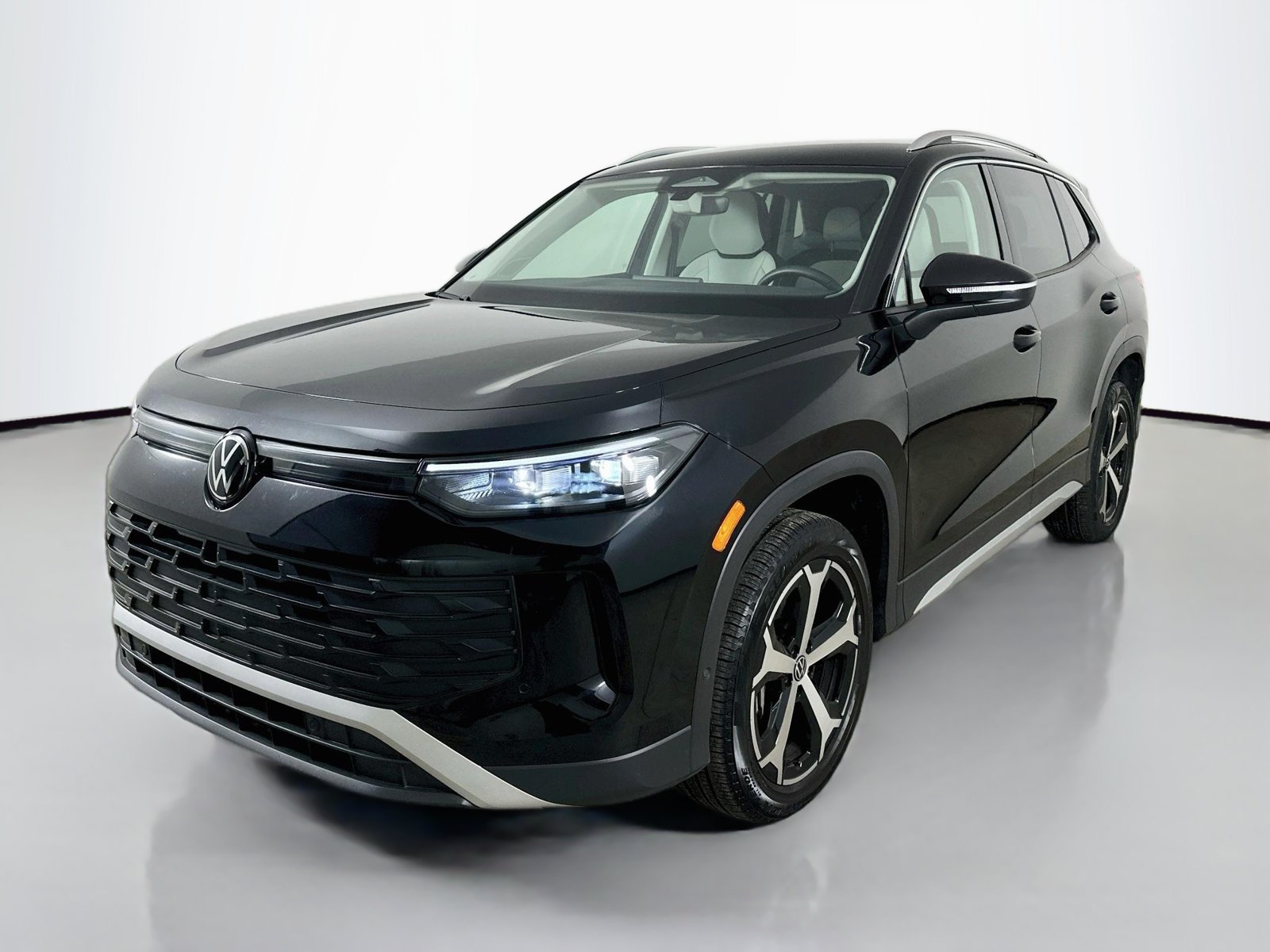 Certified 2025 Volkswagen Tiguan SE