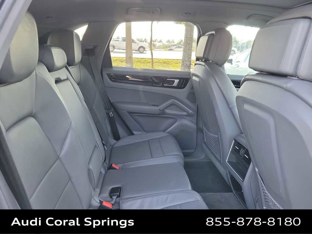 Used 2021 Porsche Cayenne image 21