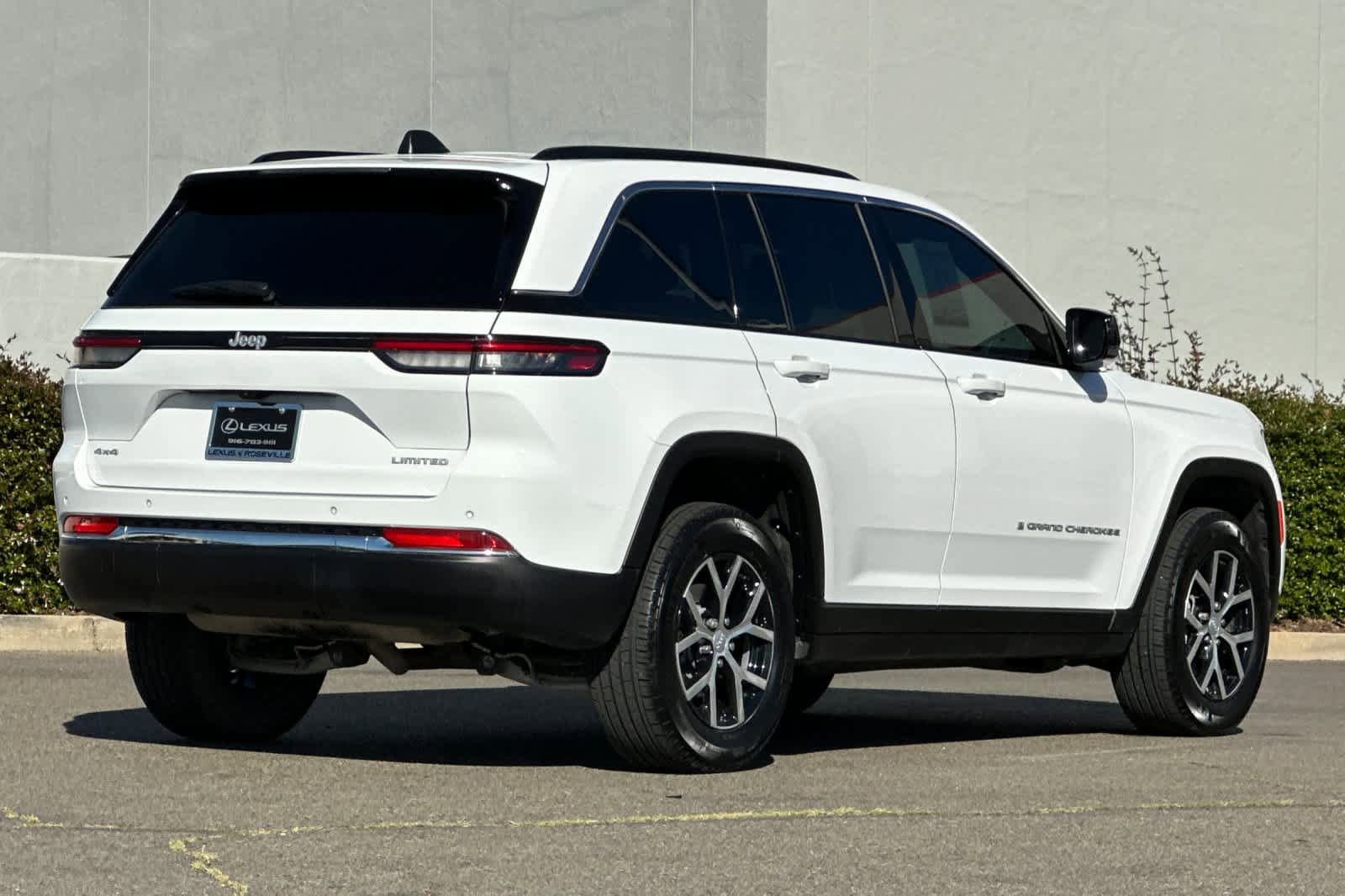 Used 2024 Jeep Grand Cherokee Limited w/ Trailer Tow Package image 2