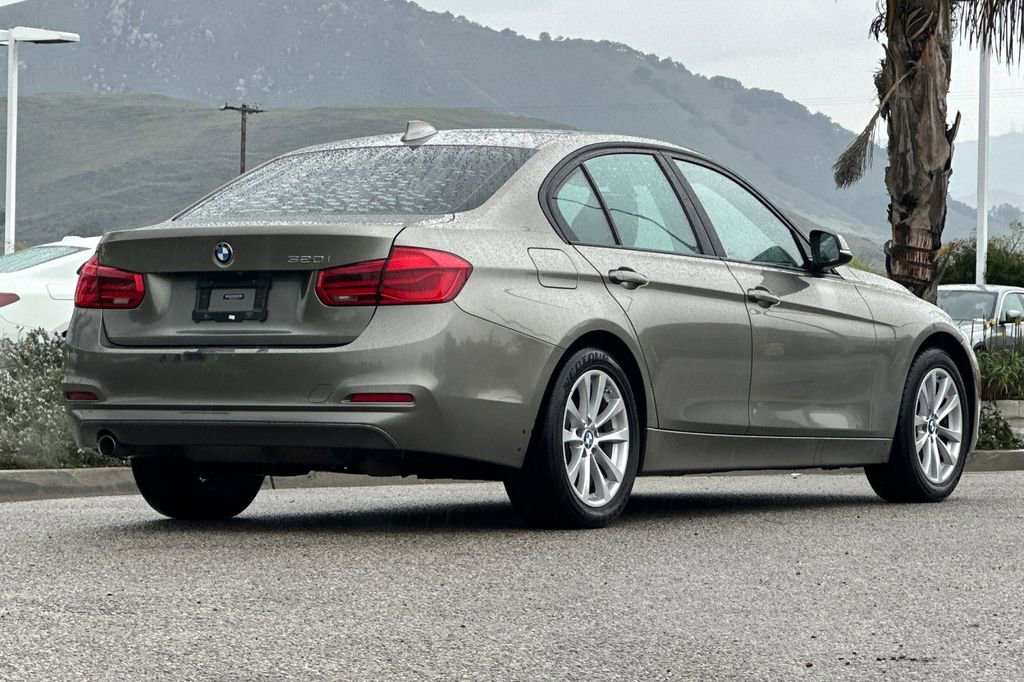 Used 2018 BMW 320i Sedan image 3