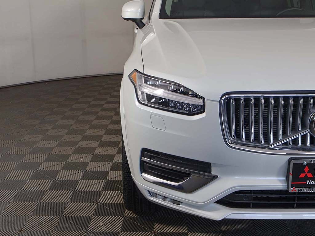 Used 2025 Volvo XC90 B5 Plus AWD/4WD image 17