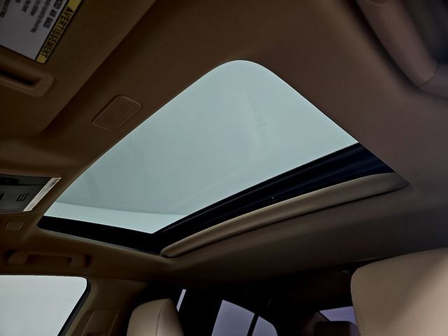 Used 2024 Lexus ES 300h w/ Premium Package image 16