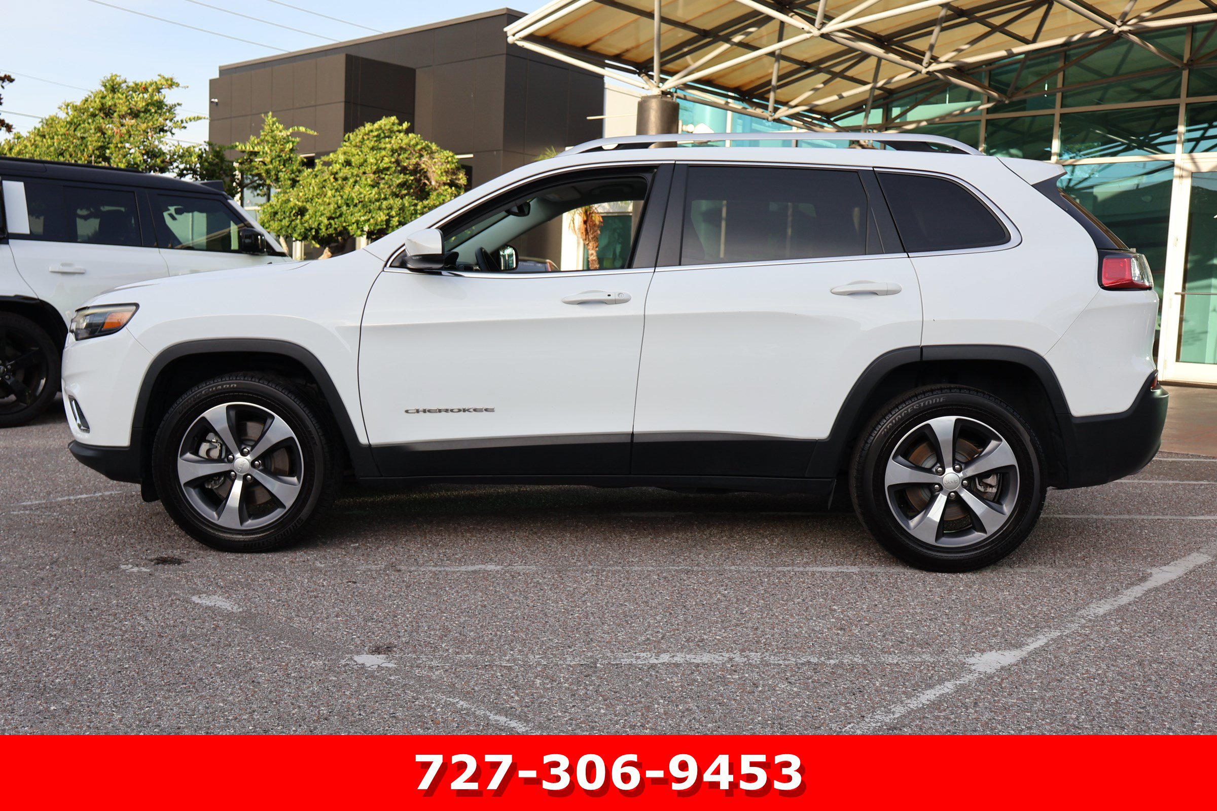 Used 2020 Jeep Cherokee Limited AWD/4WD image 5