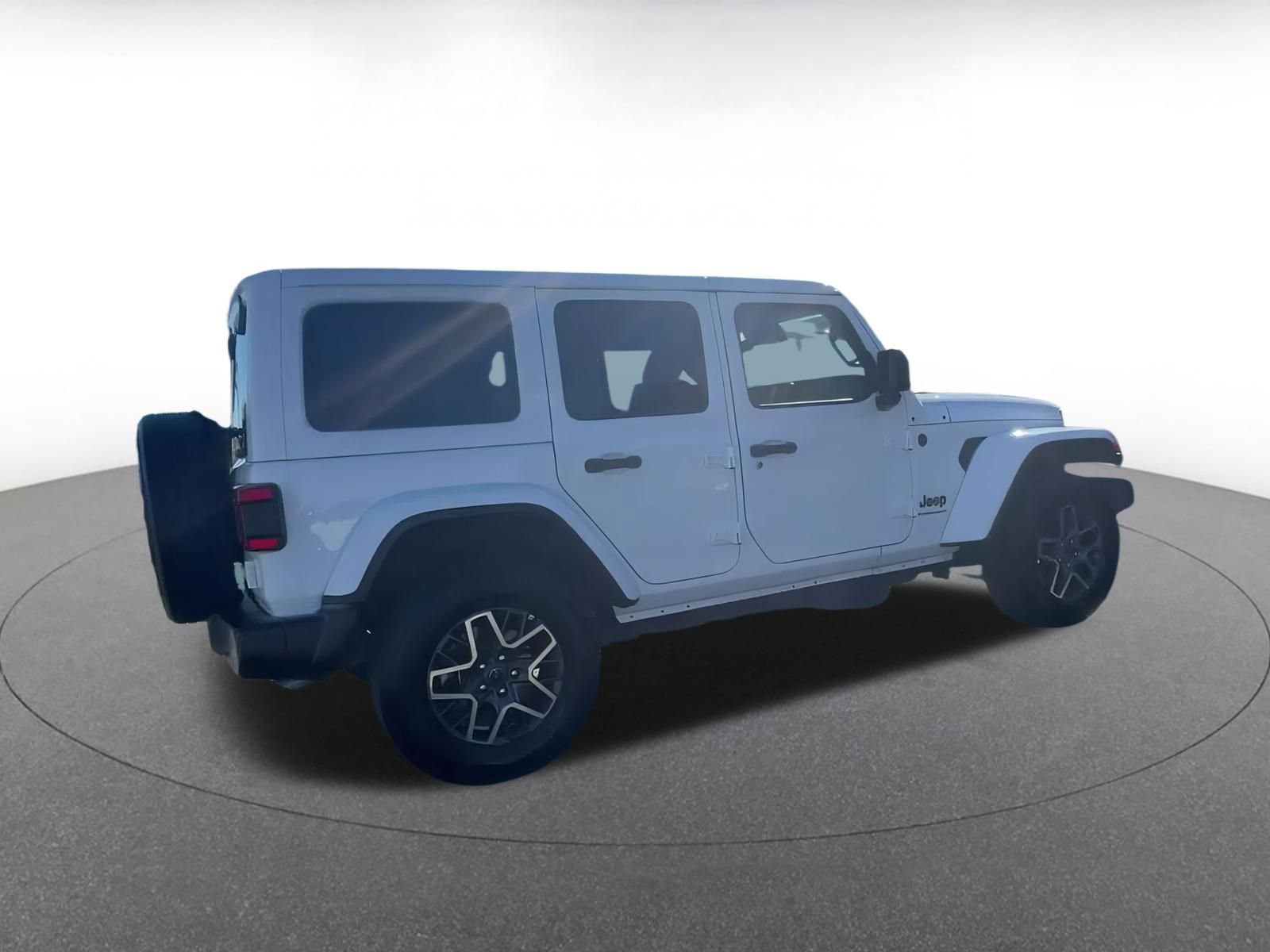 Used 2025 Jeep Wrangler Sahara image 12