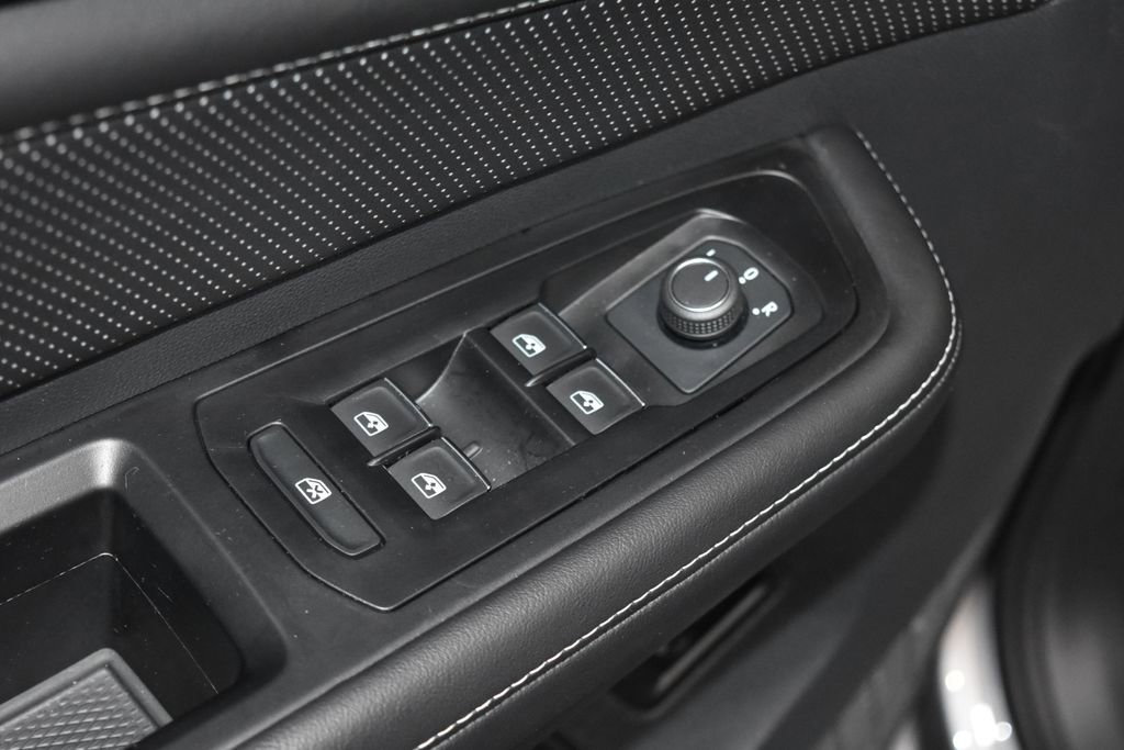 Certified 2025 Volkswagen Atlas SE image 5