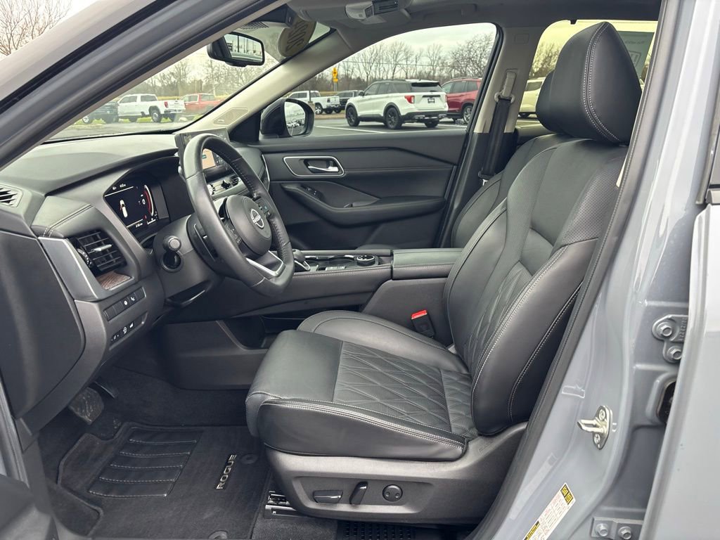 Used 2024 Nissan Rogue Platinum w/ Platinum Premium Package image 15