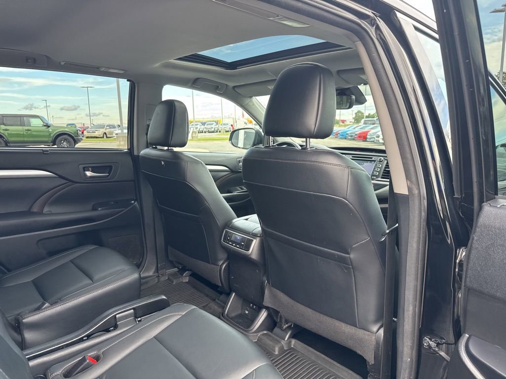 Used 2018 Toyota Highlander XLE image 20