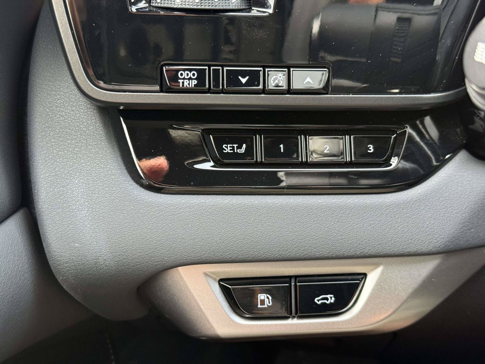 Used 2025 Lexus RX 350h AWD/4WD image 25