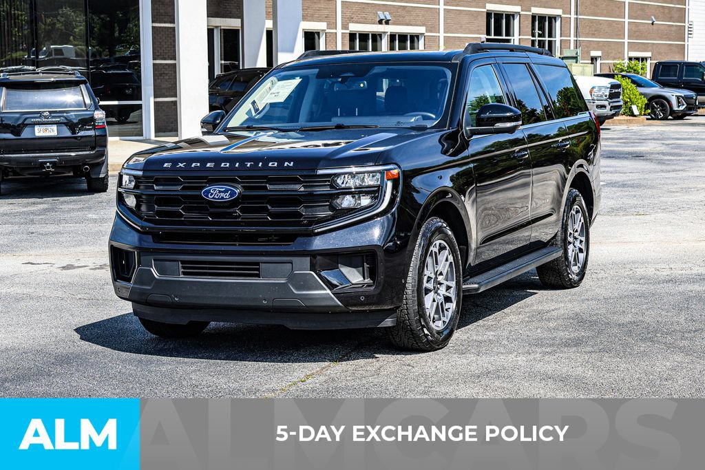 Used 2025 Ford Expedition Active AWD/4WD image 3
