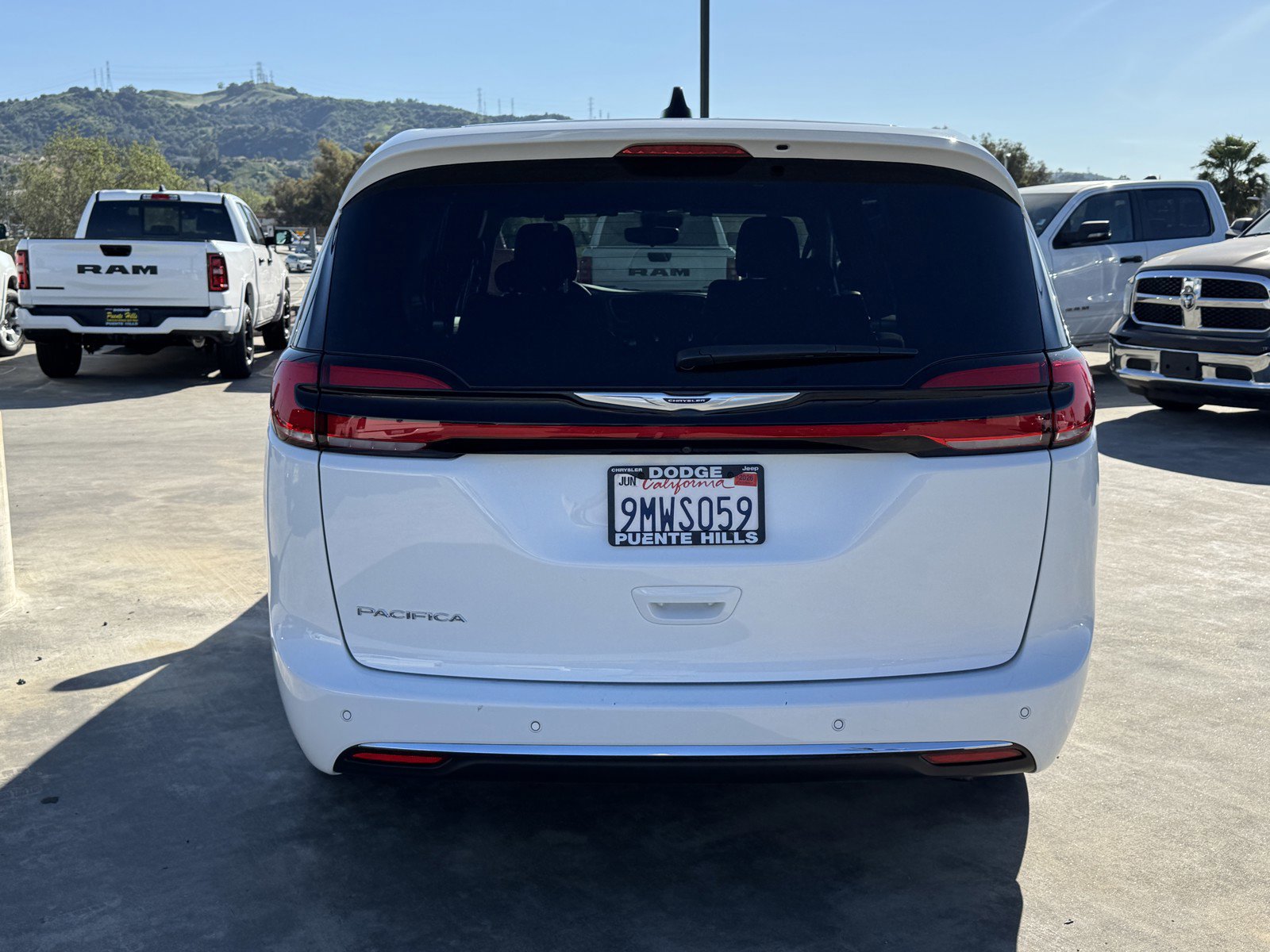 Used 2024 Chrysler Pacifica Touring image 5