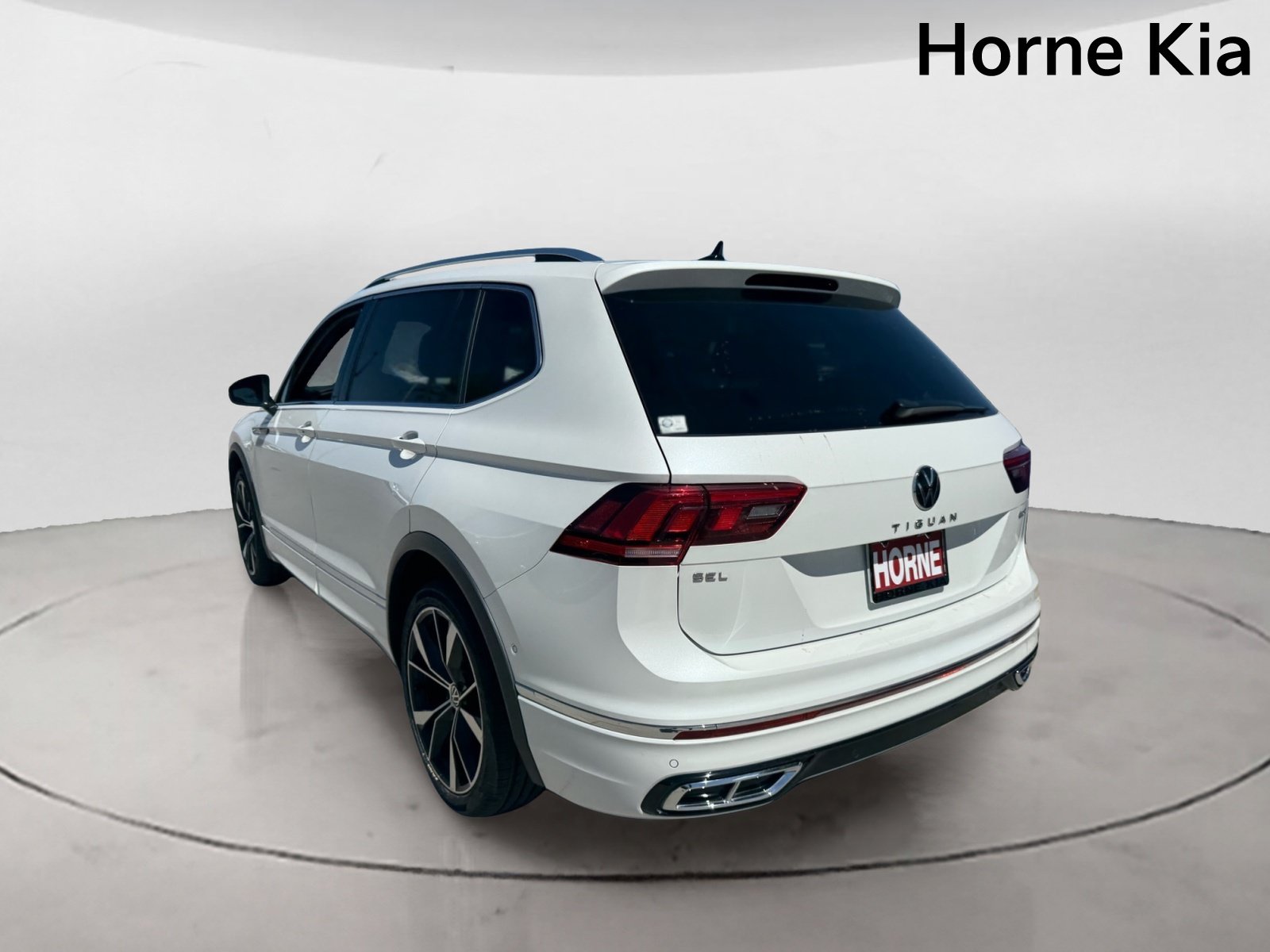 Used 2022 Volkswagen Tiguan SEL R-Line AWD/4WD image 5