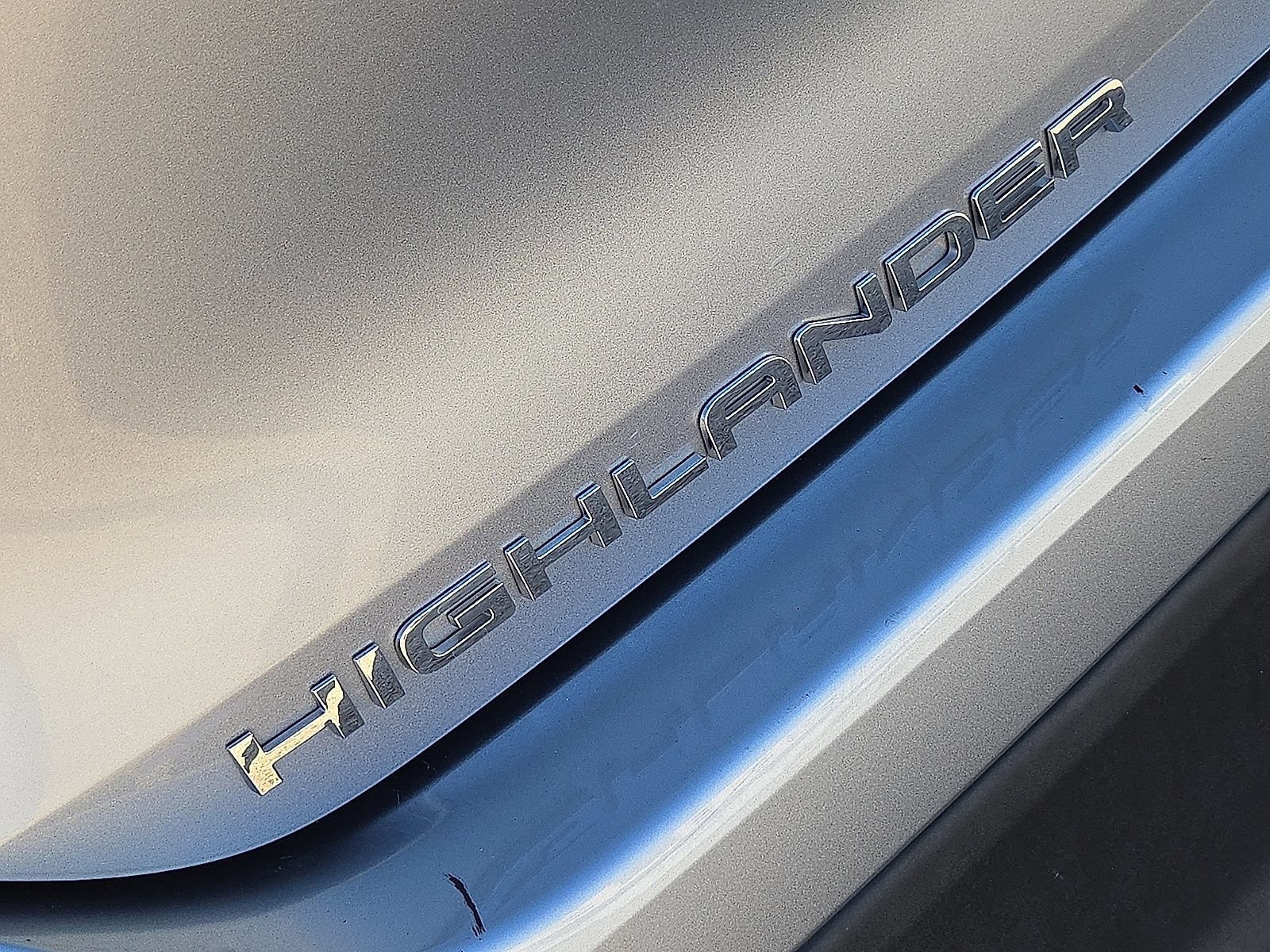 Used 2022 Toyota Highlander XLE AWD/4WD image 10