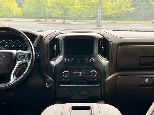 Used 2021 Chevrolet Silverado 1500 LT Trail Boss w/ LPO, Dark Essentials Package AWD/4WD image 23