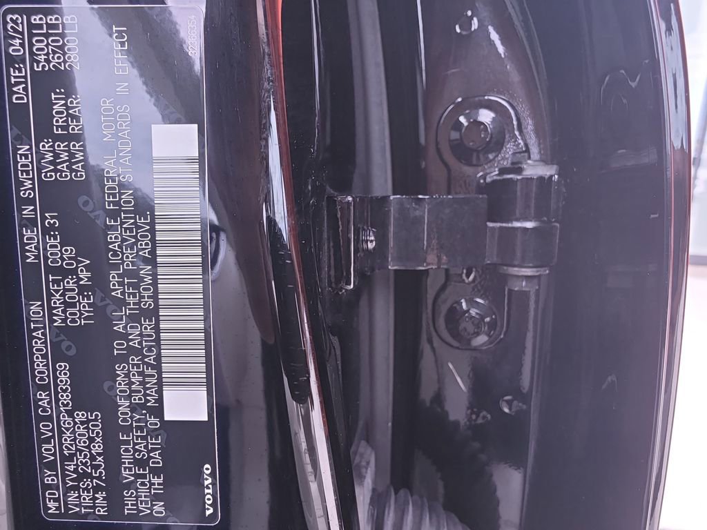 Used 2023 Volvo XC60 B5 Core image 40