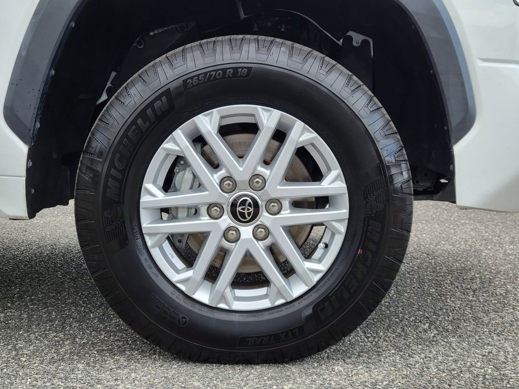 Used 2022 Toyota Tundra SR5 w/ SR5 Convenience Package image 11