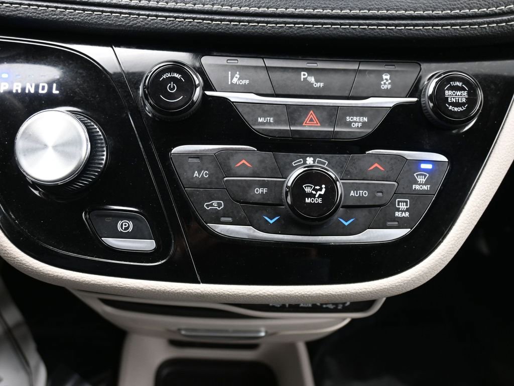 Certified 2024 Chrysler Pacifica Select image 23