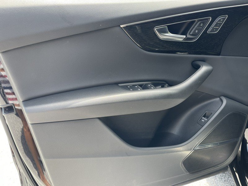Used 2019 Audi Q8 Premium Plus w/ Premium Plus AWD/4WD image 33
