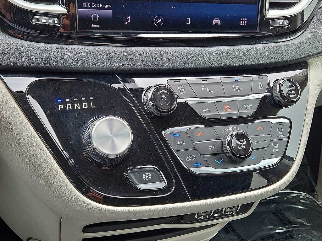 Used 2023 Chrysler Pacifica Touring-L FWD image 29