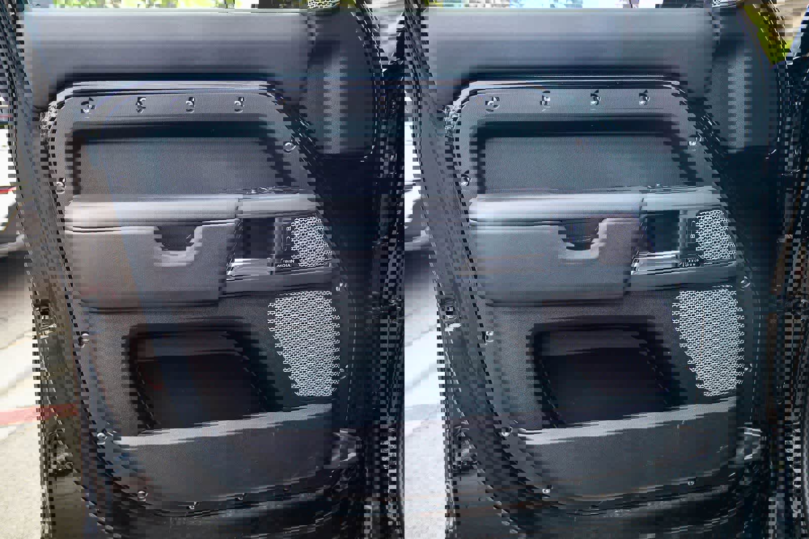 Used 2023 Land Rover Defender 130 X-Dynamic SE image 21