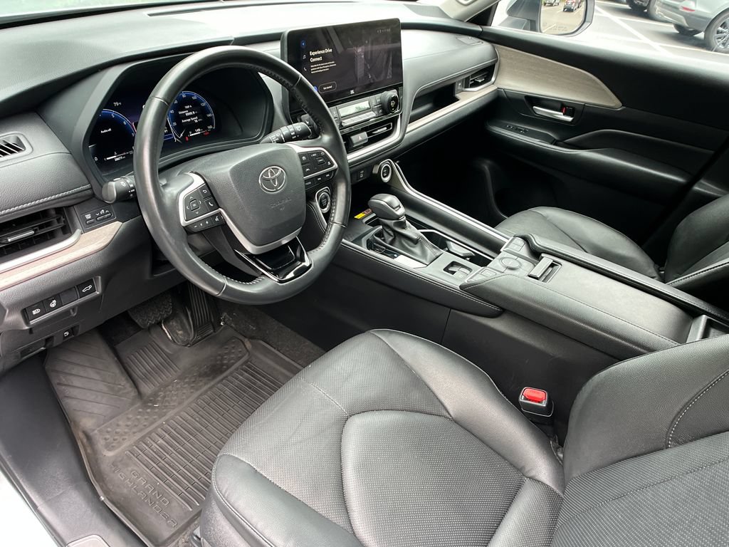 Used 2024 Toyota Grand Highlander AWD image 10