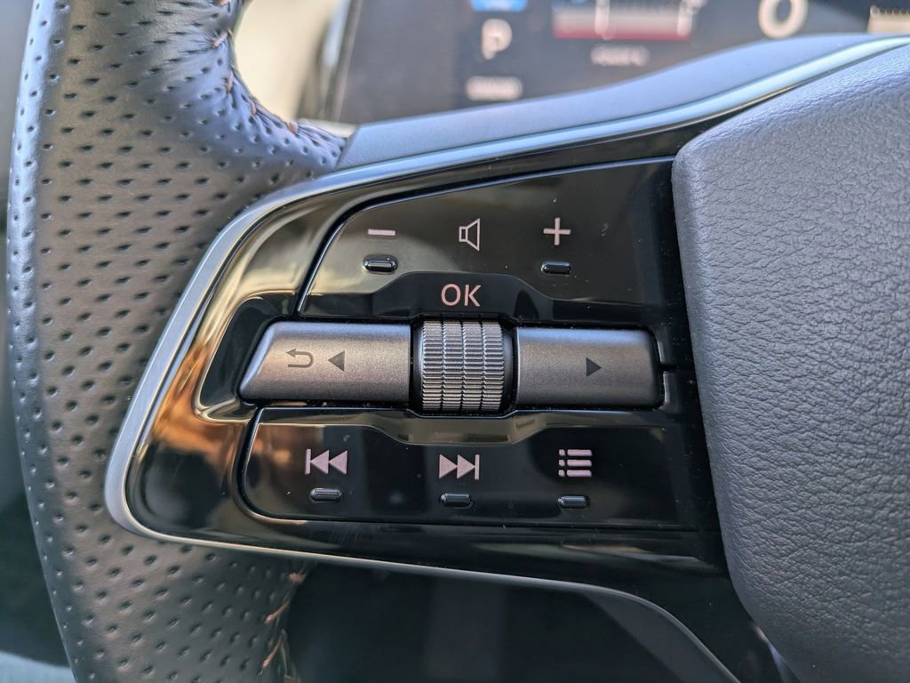 Used 2023 Nissan Ariya AWD image 26