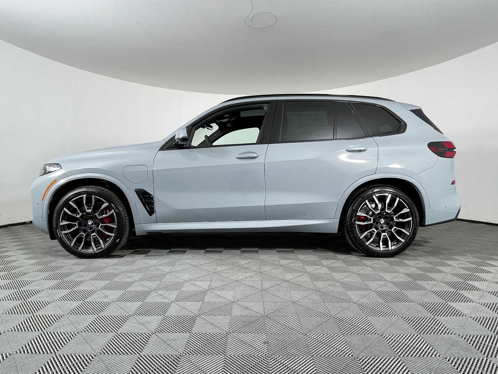 New 2026 BMW X5 xDrive50e w/ M Sport Package image 7