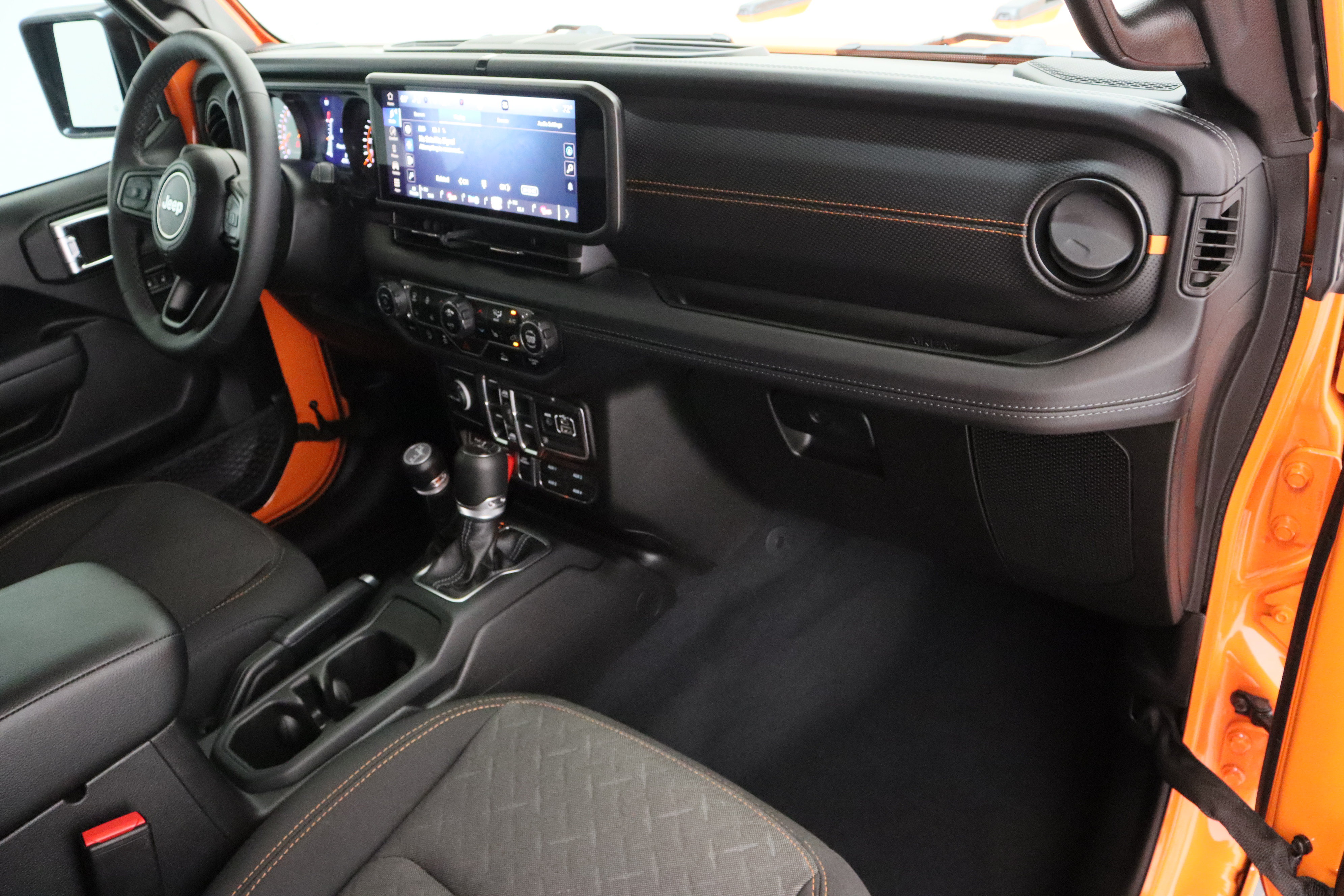 Used 2025 Jeep Gladiator Mojave w/ Convenience Group AWD/4WD image 36