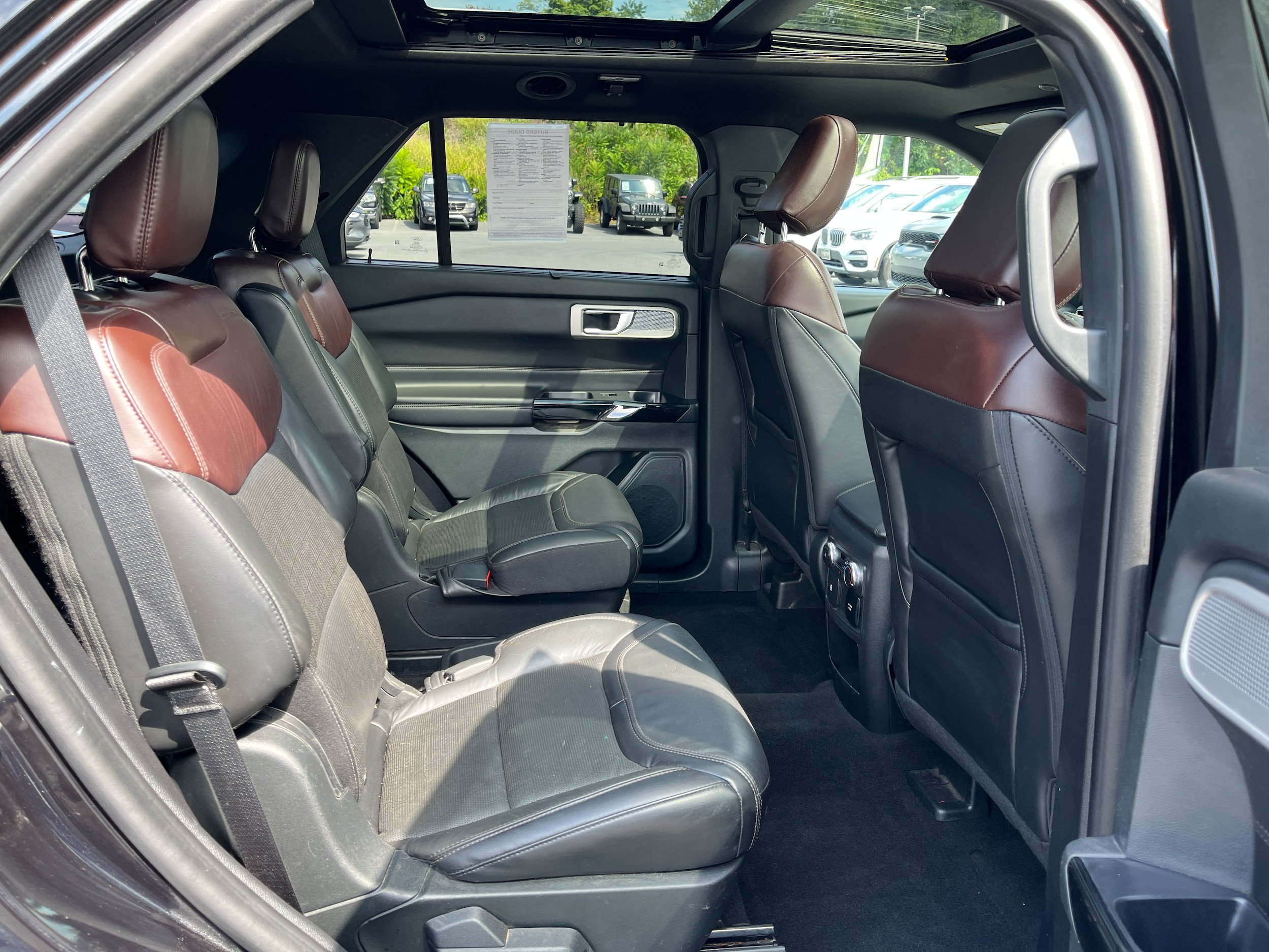 Certified 2021 Ford Explorer Platinum w/ Equipment Group 601A AWD/4WD image 8
