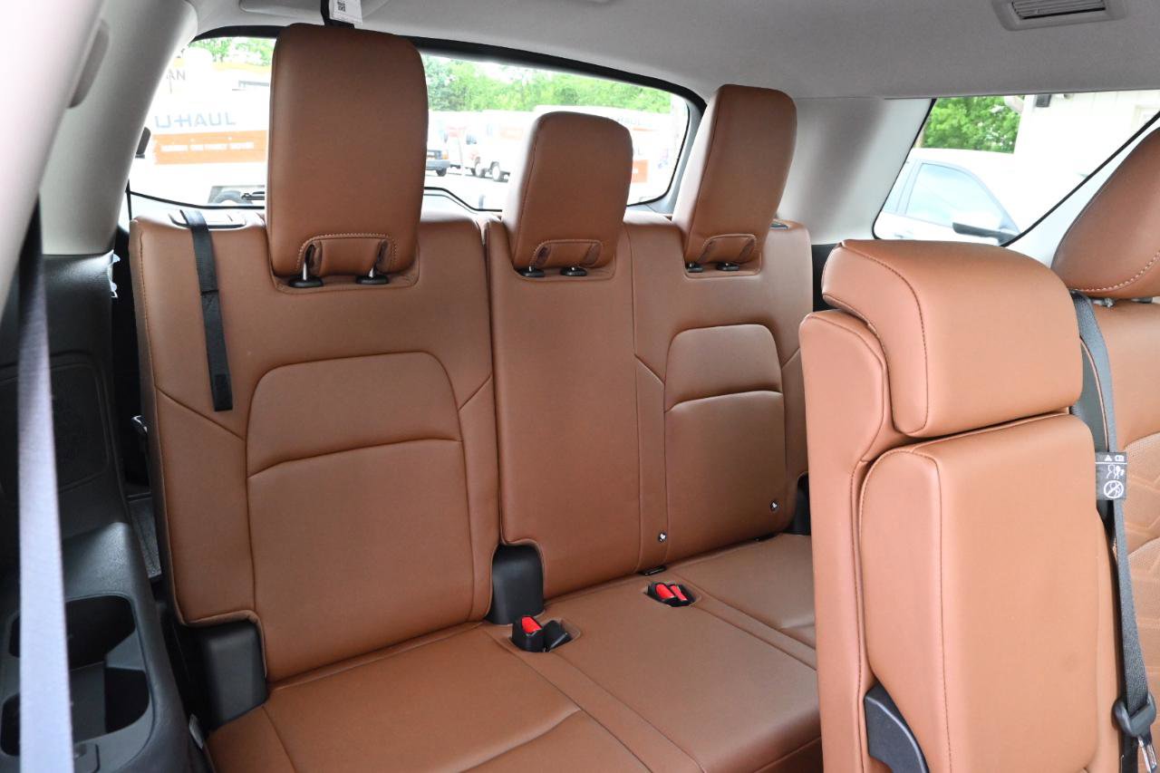 Used 2023 Nissan Pathfinder Platinum w/ Cargo Package AWD/4WD image 40