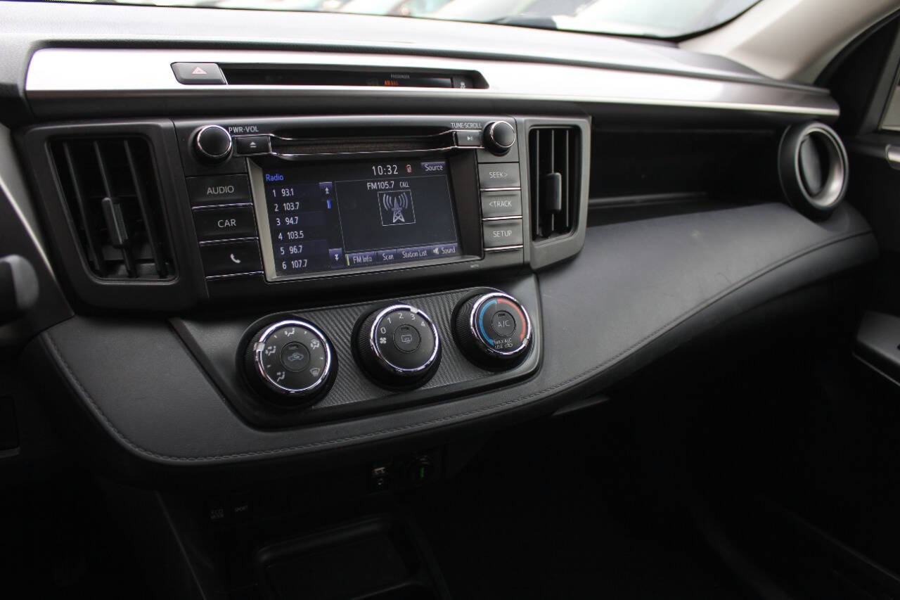 Used 2016 Toyota RAV4 LE image 19