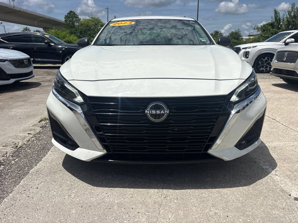 Used 2025 Nissan Altima 2.5 SV FWD image 8